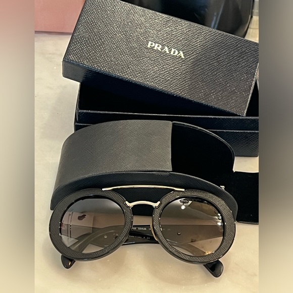 Prada sunglasses - Picture 9 of 9